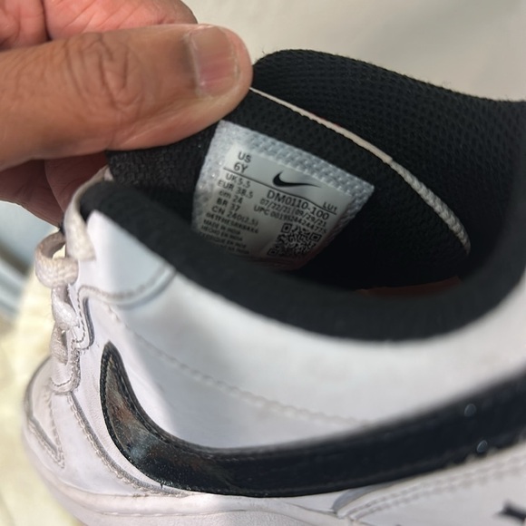 Nike Court Borough Low 2 SE Grade School 'White Very Berry' size 6 y - Picture 12 of 12